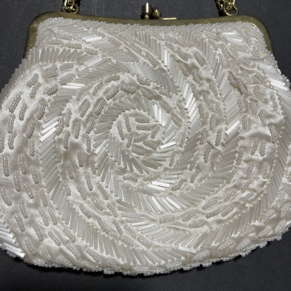 La Regale White Evening Bag Purse Vintage Beaded White Gold Tone Chain Clutch​ - Picture 2 of 9